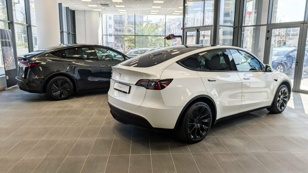  We Compared The 2026 Tesla Model Y Side-By-Side With Its Predecessor