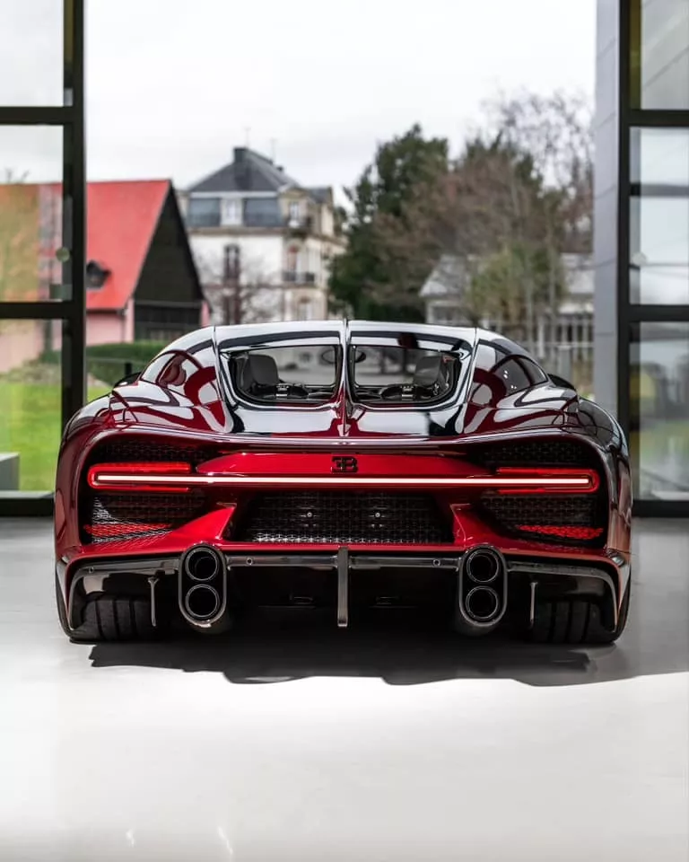 https://www.carscoops.com/wp-content/uploads/webp/2024/01/Bugatti-Chiron-Super-Sport-5.webp