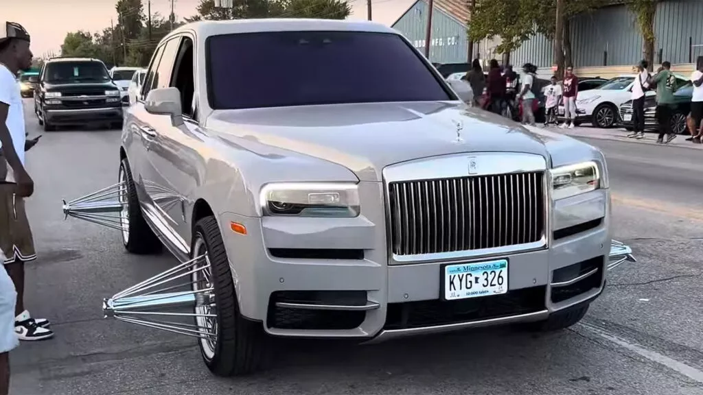 Rolls-Royce-Cullinan-a-1024x576.webp